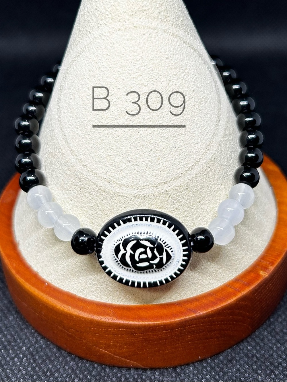 Black & White Floral Bead Bracelet